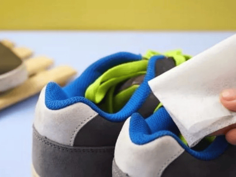 Giấy thơm quần áo là giải pháp nhanh chóng để khử mùi hôi giày