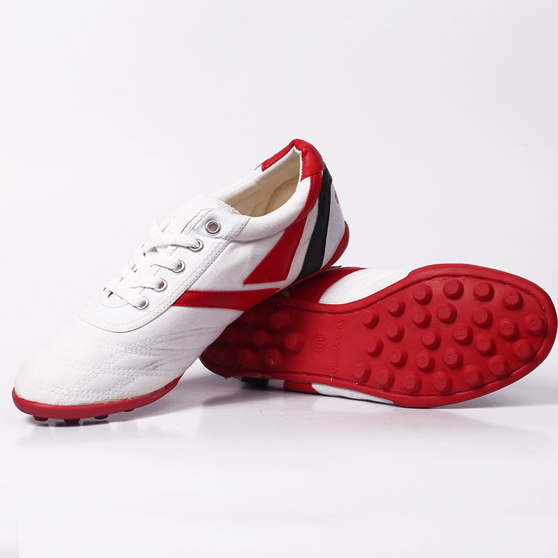 Giày Thượng Đình phong cách đá bóng