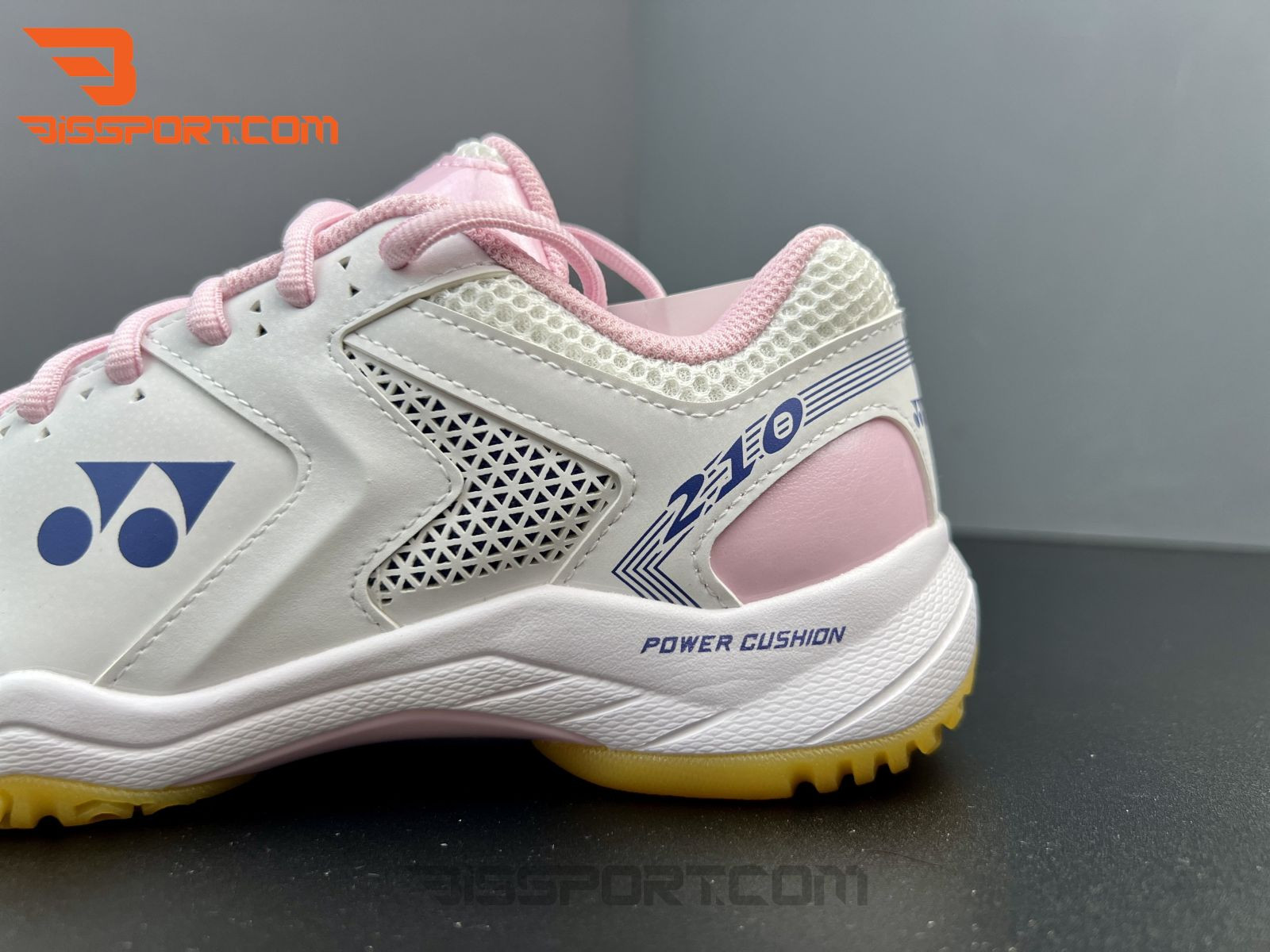Giày Yonex Power Cushion 210 ôm chân, mang lại cảm giác an toàn