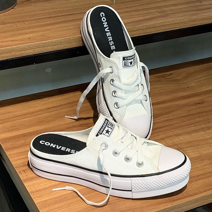 Hệ thống dây buộc truyền thống trên giày sục Converse Mule