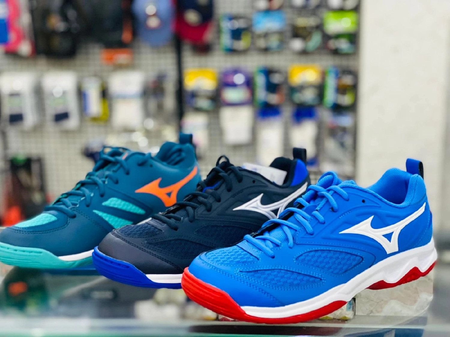 Hình ảnh các loại dây giày Yonex chính hãng với màu sắc đa dạng