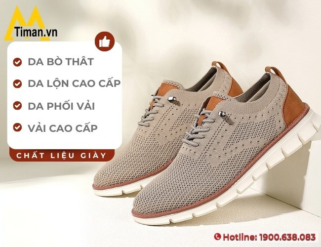 Hình ảnh cận cảnh chất liệu da và vải cao cấp của một đôi giày thể thao màu nâu cho nam