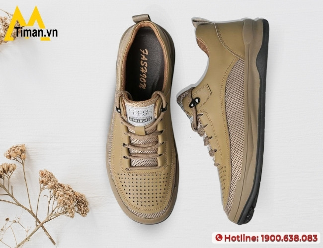 Hình ảnh cận cảnh một người đàn ông tinh tế, lịch lãm với trang phục kết hợp cùng giày thể thao nâu cho nam