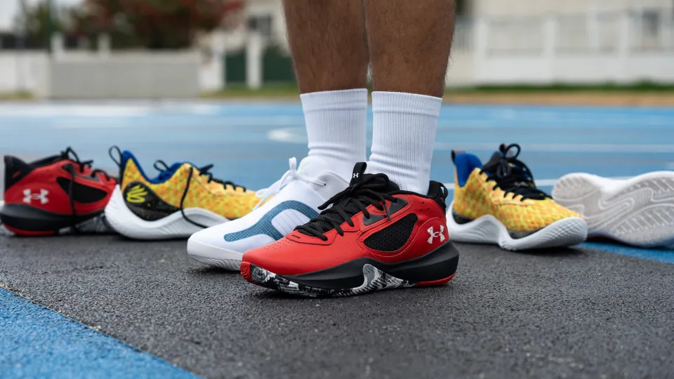 Hình ảnh mô tả cách đo kích thước bàn chân nam để tìm size giày Under Armour chính xác