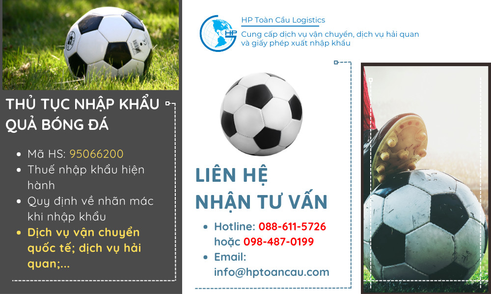 Hình ảnh một quả bóng đá trên sân cỏ