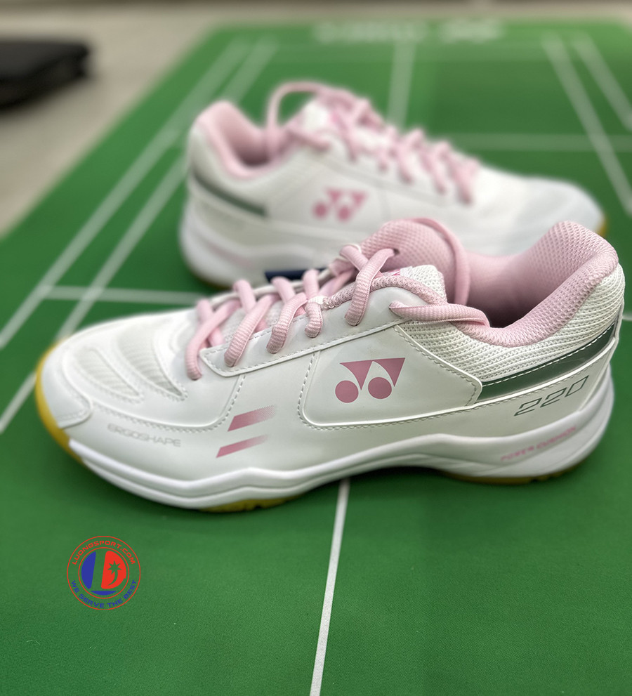 Hình ảnh tổng thể giày Yonex SHB220CR trắng hồng
