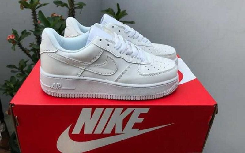 Hộp đựng giày Nike Jordan chính hãng với thông tin sản phẩm rõ nét