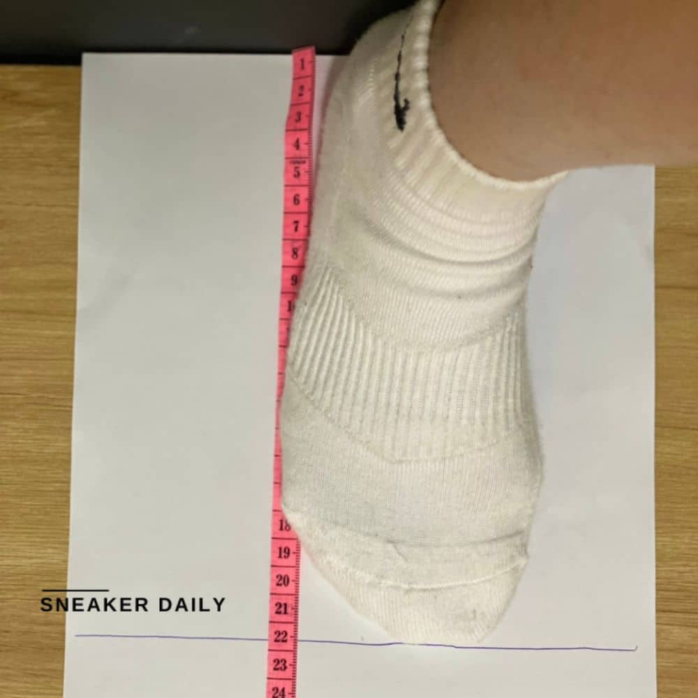 Hướng dẫn đo chân để chọn bảng size giày sneaker nam - Bước 3