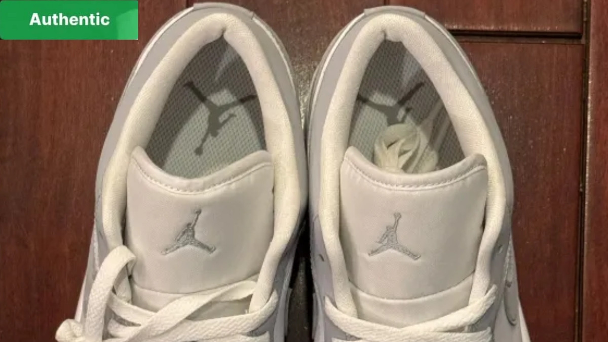 Huy hiệu Jumpman trên lưỡi giày Jordan 1 Low Panda