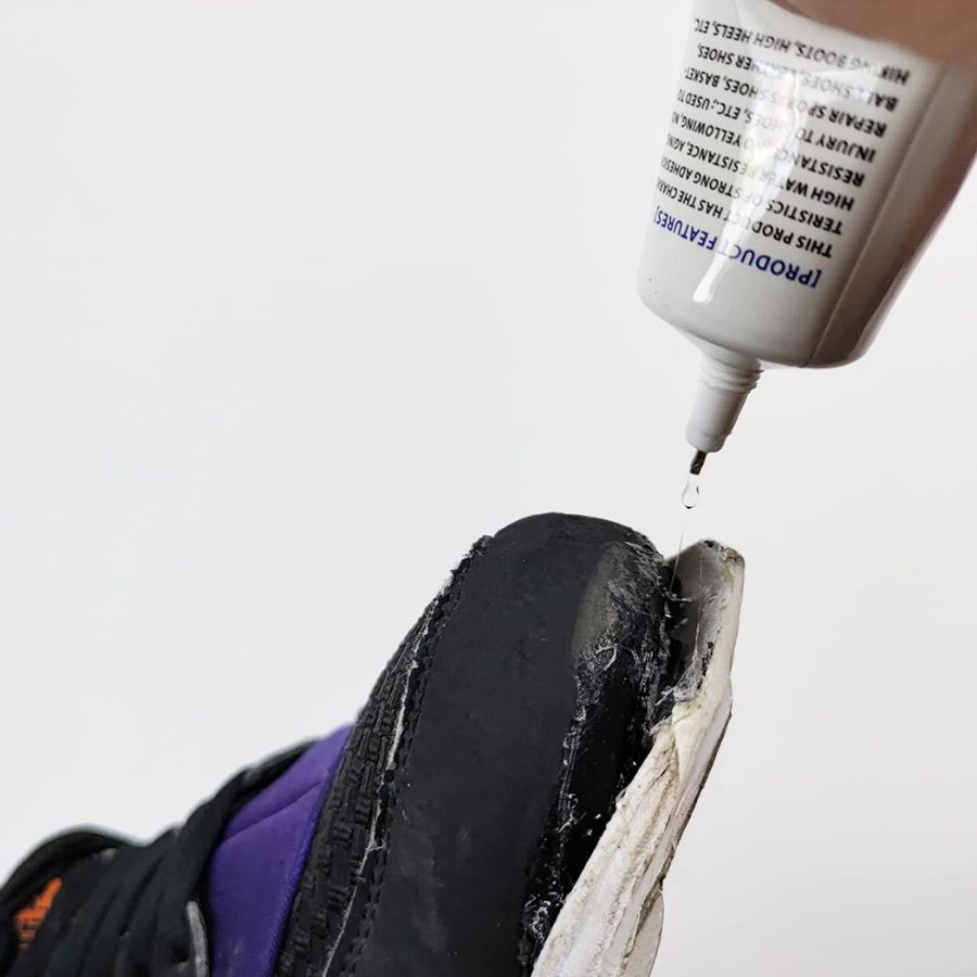 Keo dán giày sneaker chuyên dụng giúp sửa chữa giày hiệu quả