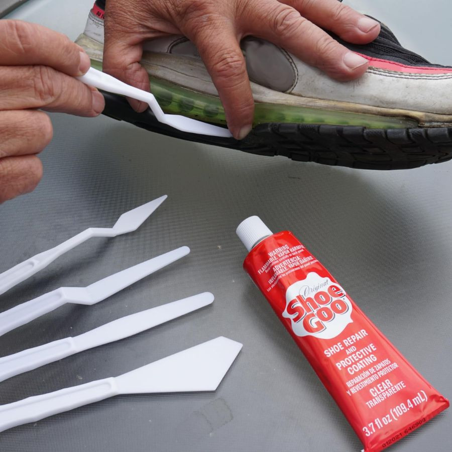 Keo dán giày thể thao chuyên dụng hiệu Shoe Goo