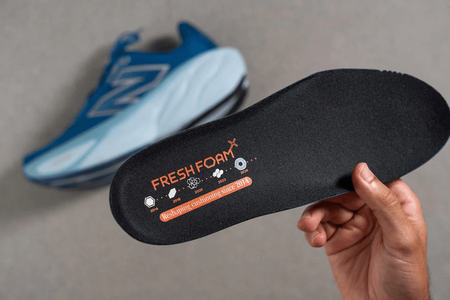 Khả năng tháo rời lót giày New Balance Fresh Foam X More v5 tiện lợi