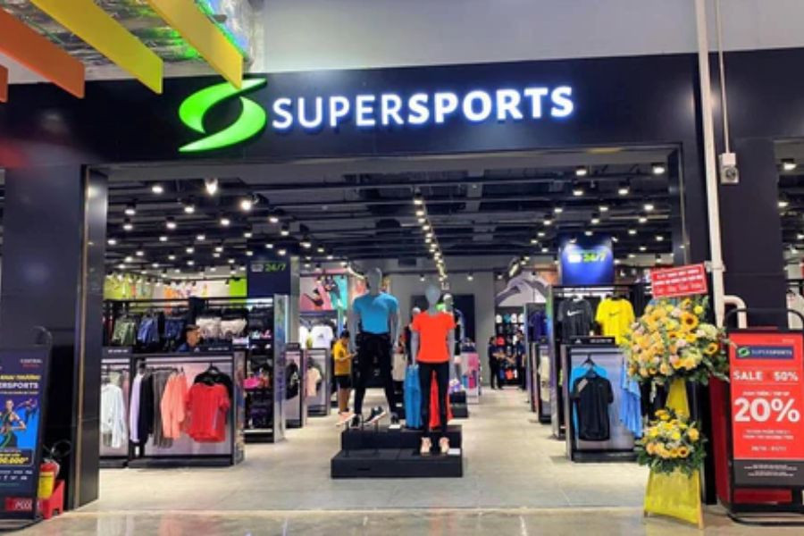 Không gian mua sắm giày thể thao nam đa thương hiệu tại Supersports Vietnam Hà Nội