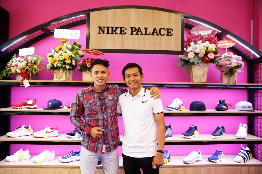 Không gian rộng rãi của shop giày Puma chính hãng TPHCM