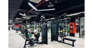 Không gian tập luyện hiện đại và tiện nghi tại Bluesky Gym &amp; Yoga Cầu Giấy