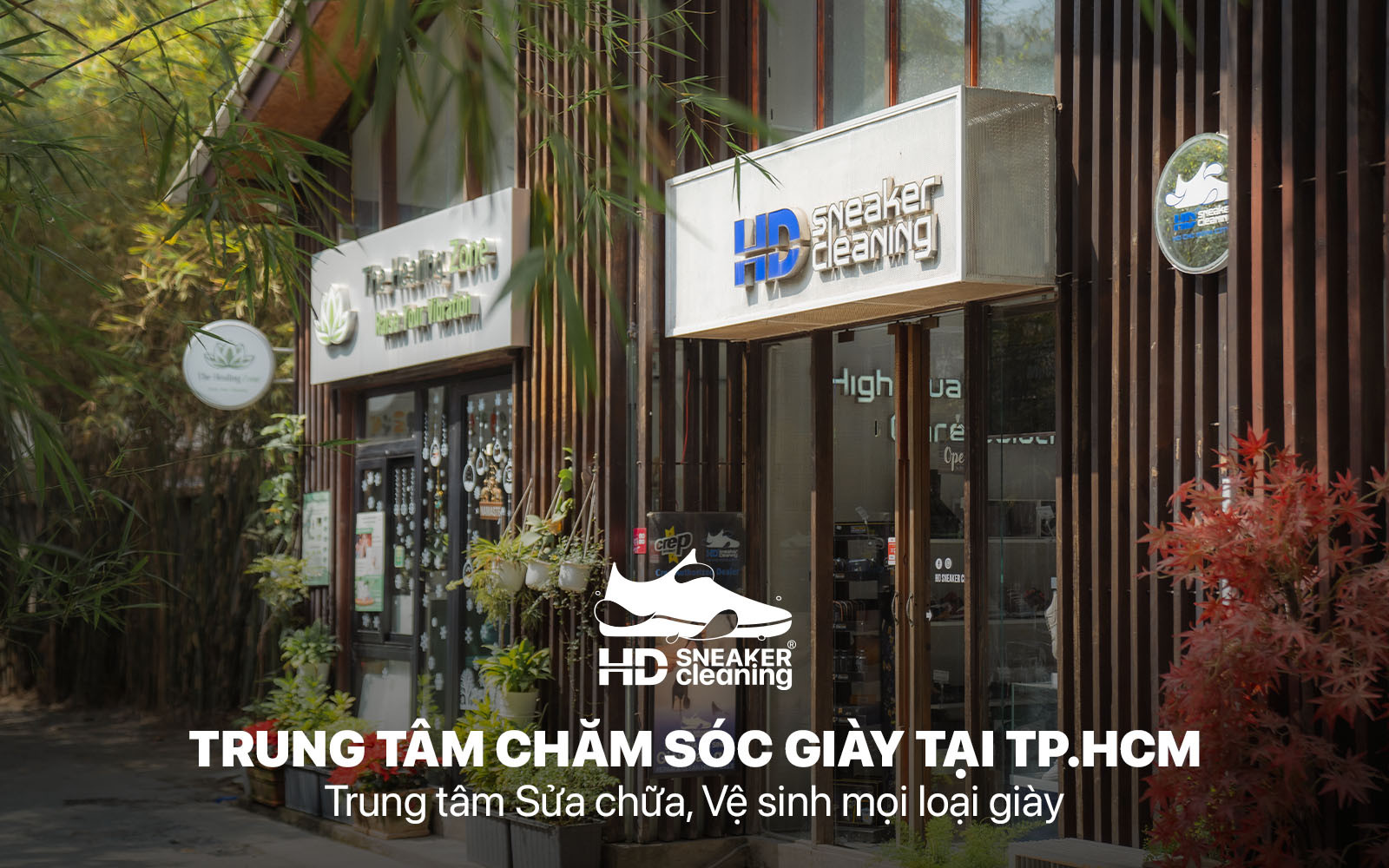Không gian tiệm sửa chữa và thay đế giày bóng rổ