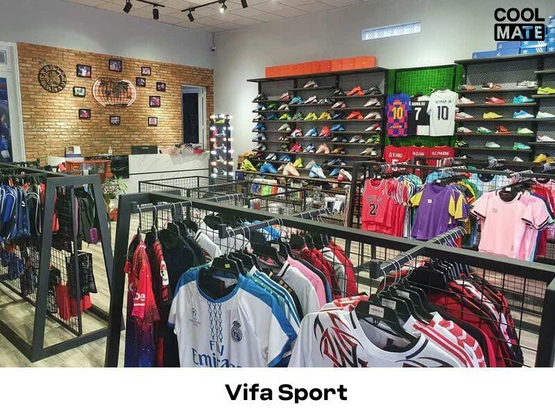 Khu vực trưng bày giày tại cửa hàng Tuấn Sport, Nha Trang