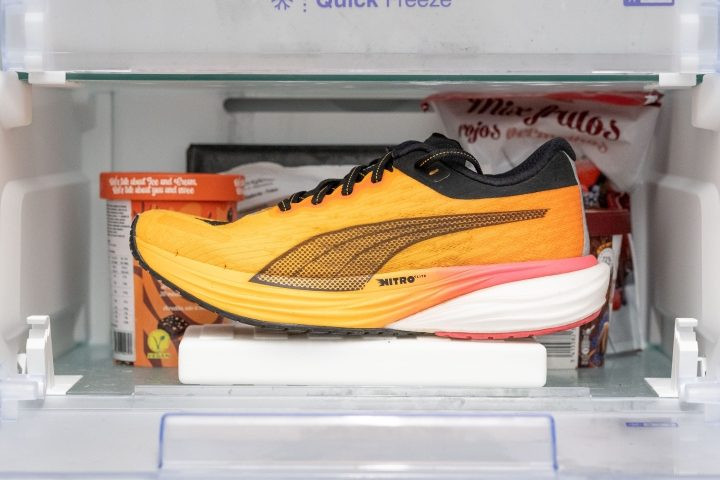 Kiểm tra độ phản hồi của đệm giày Puma Deviate Nitro 2 trong điều kiện lạnh.