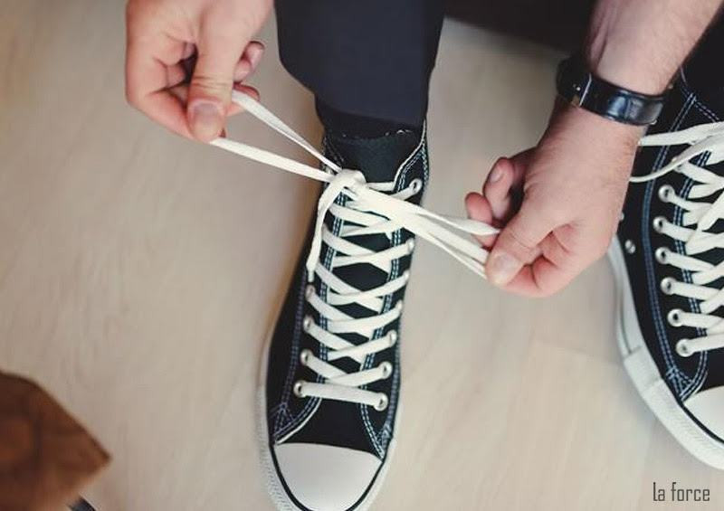 Kỹ thuật thắt dây giày chữ X giúp giữ phần lưỡi gà của giày ở đúng vị trí.