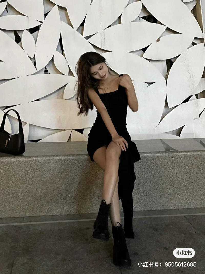 Mặc váy body đi giày gì sành điệu cùng boot