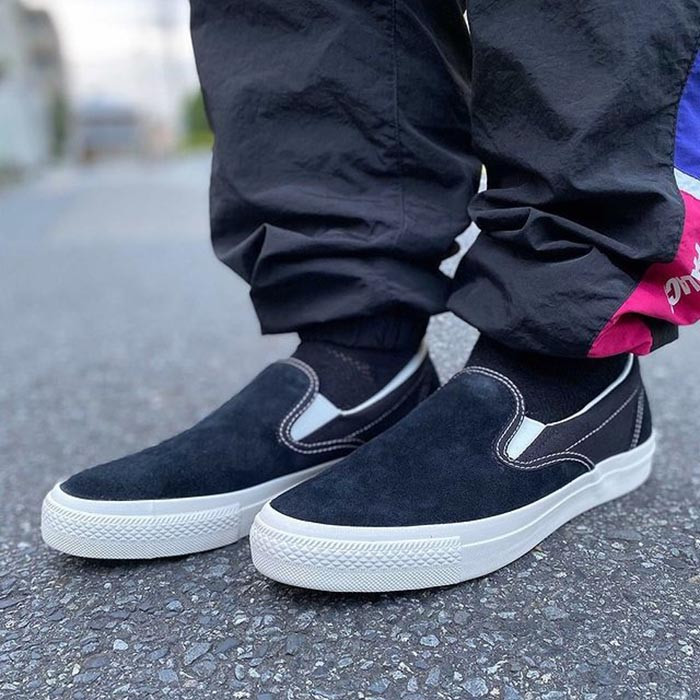 Mẫu giày lười vải nam Converse slip-on cổ thấp màu trắng