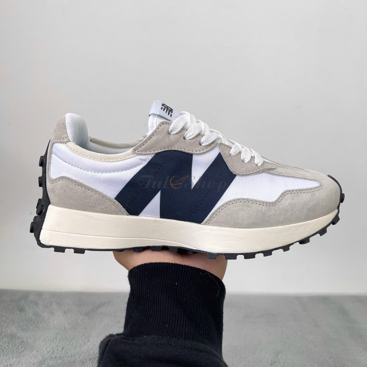 Mẫu giày New Balance 327 Sea Salt thanh thoát