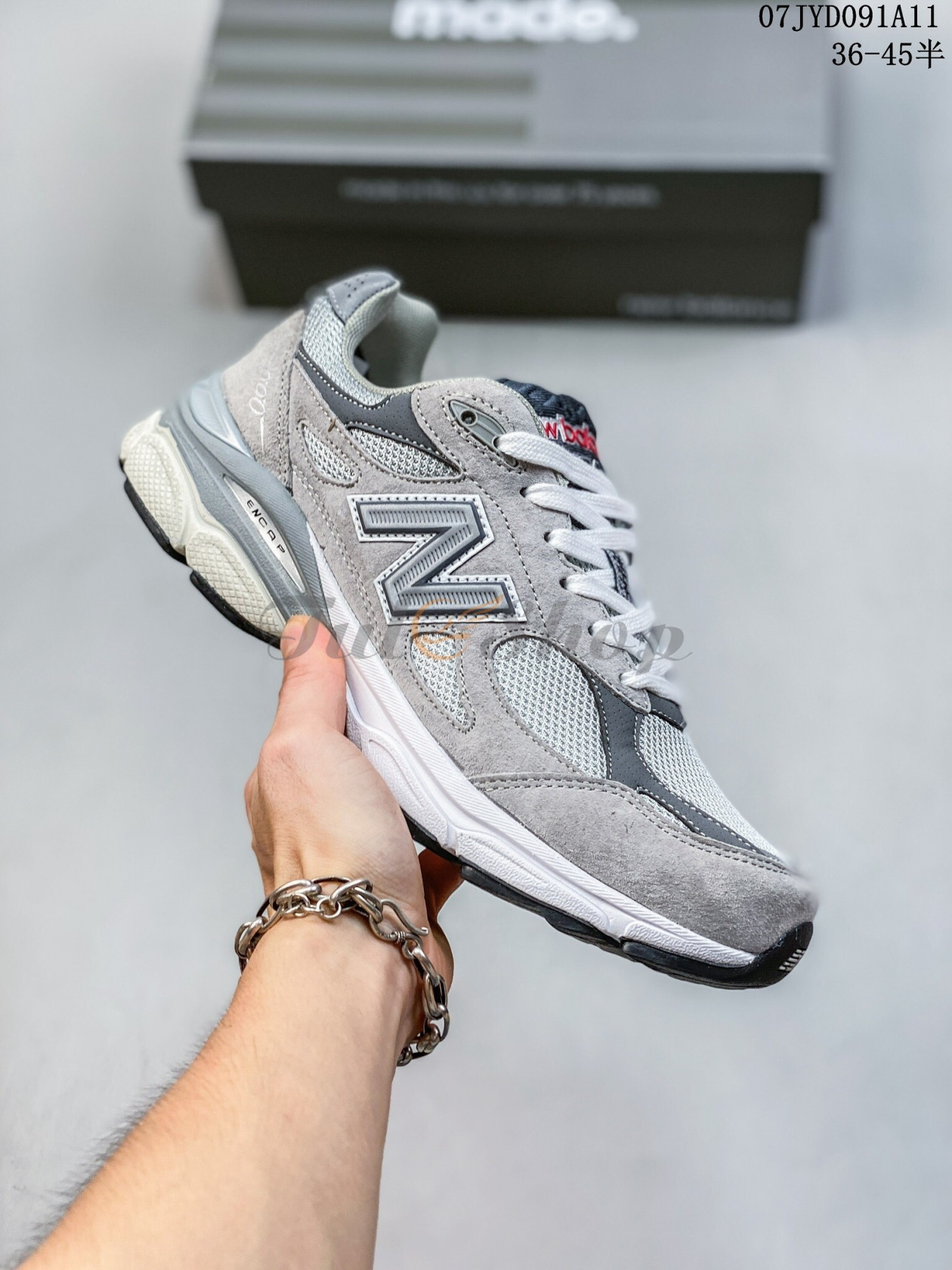 Mẫu giày New Balance 990 Dark Smoke Grey cổ điển