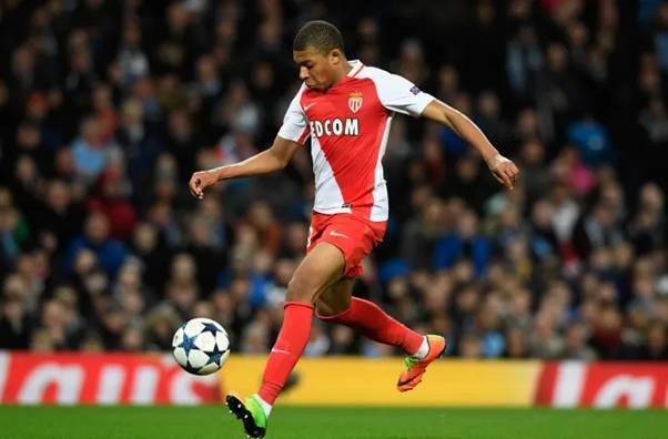 Mbappe và đôi Hypervenom 3 trong màu áo AS Monaco