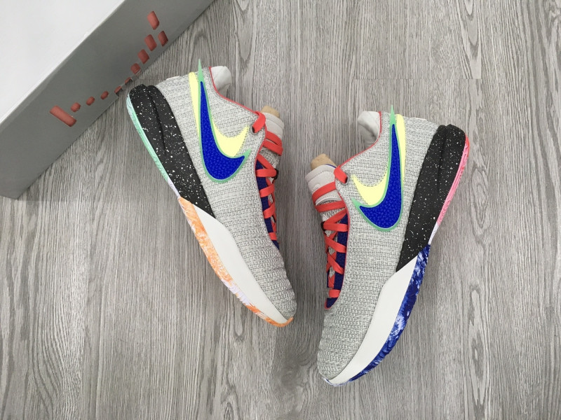 Mô hình đế ngoài chống trượt của giày bóng rổ LeBron 20