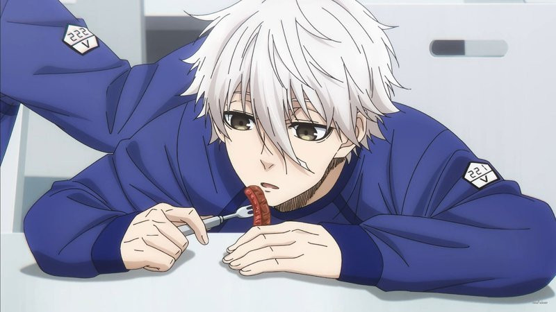 Nagi Seishiro thực hiện kỹ thuật cá nhân với đôi giày đá bóng cao cấp