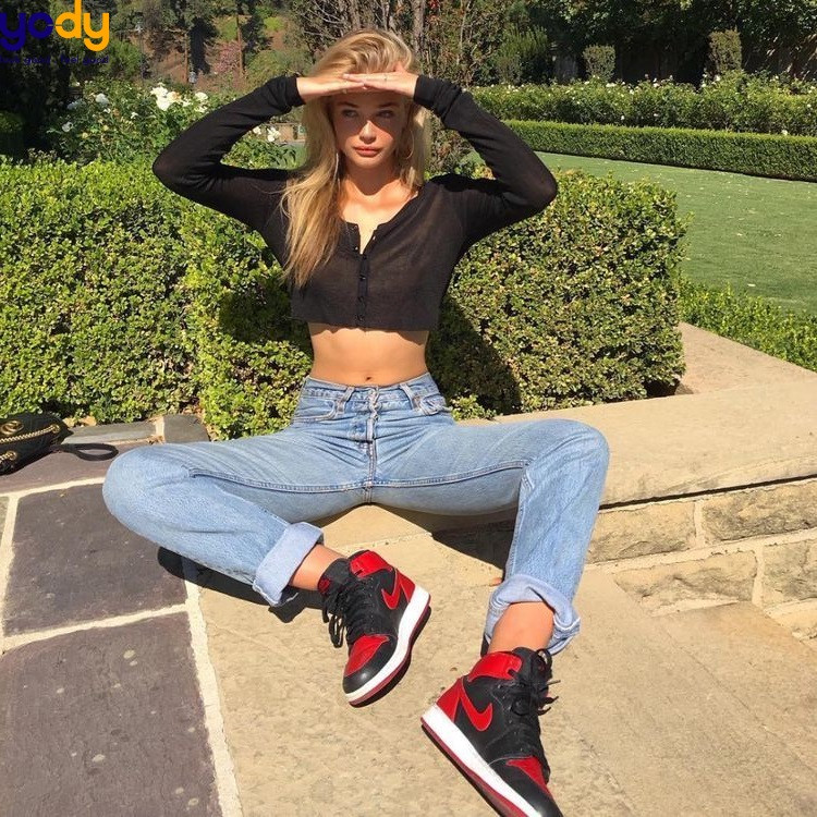Nàng tự tin khoe dáng với giày jordan cổ cao nữ và áo crop top