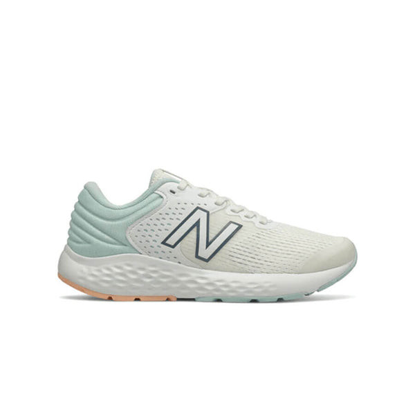 New Balance 520v5 với đế ngoài cao su tạo cảm giác êm ái khi di chuyển