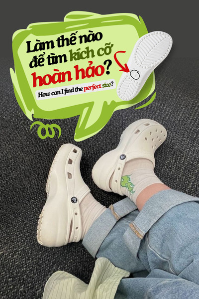 Người đàn ông đo chiều dài bàn chân để chọn size giày Crocs nam