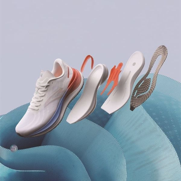 Nguy cơ chấn thương khi chạy với giày sneaker