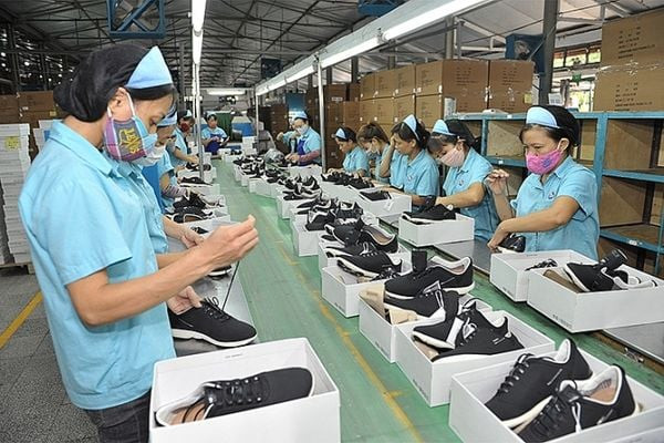 Nhà máy sản xuất giày Yonex tại Việt Nam với dây chuyền hiện đại
