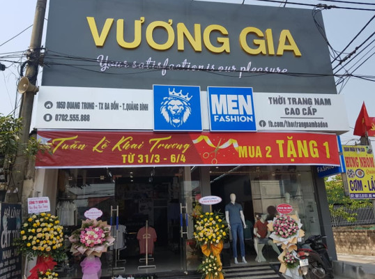 Nhiều mẫu giày thể thao và quần áo tại shop thời trang Vương Gia Ba Đồn