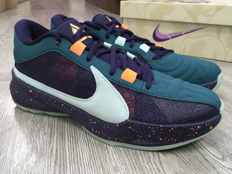 Nike Zoom Freak 5, giày bóng rổ outdoor với độ bám tốt