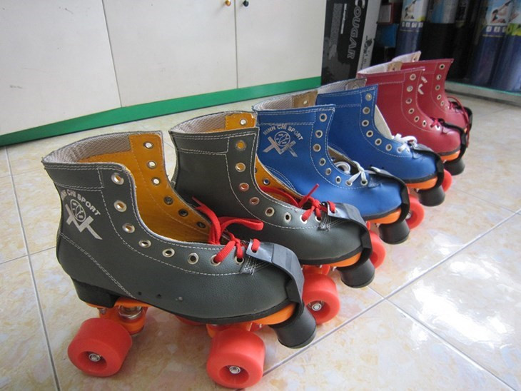 Patin 2 hàng bánh màu hồng với các họa tiết trang trí đẹp mắt