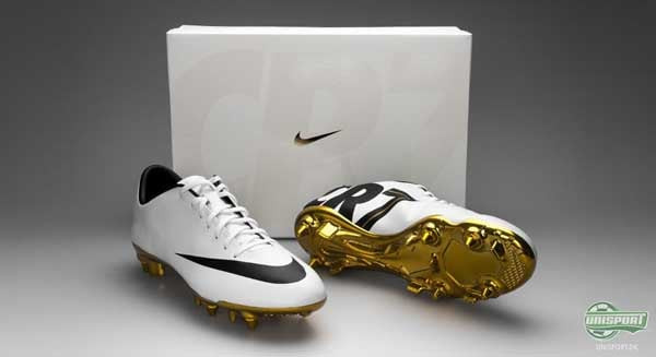 Phiên bản giày Nike Mercurial Vapor IX CR7 Ballon D'Or, tôn vinh Quả bóng vàng của Ronaldo.