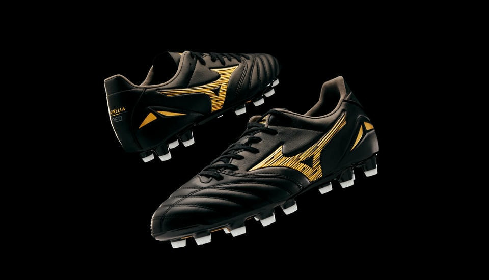 Phiên bản Mizuno Morelia Neo 4 The Aurum Pack màu đen vàng đồng
