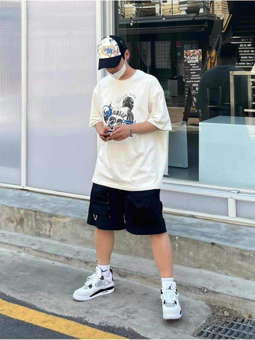 Phối đồ với Jordan 4 nữ theo phong cách Street Style