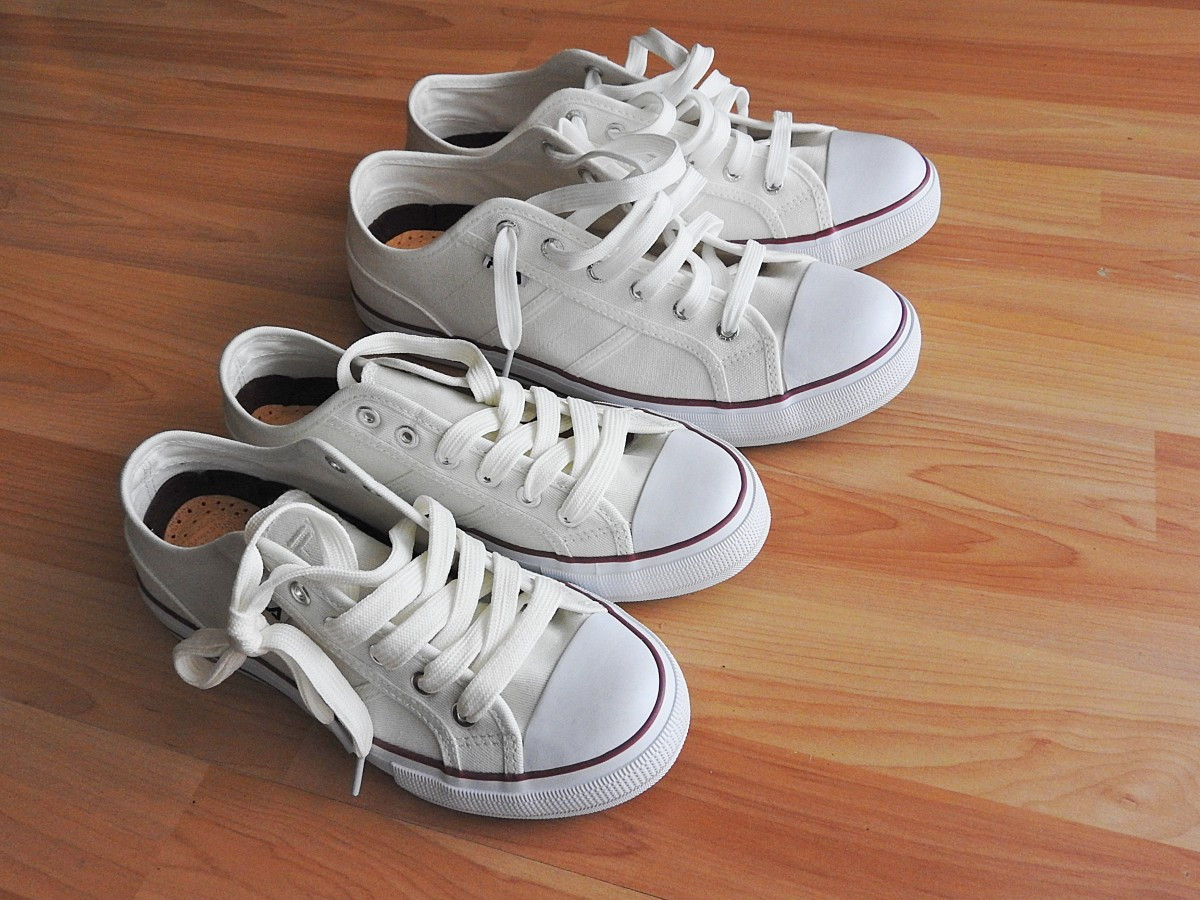 Phong cách hiện đại khi cấp 3 mặc áo dài nên mang giày sneaker trắng, thể hiện sự năng động và cá tính