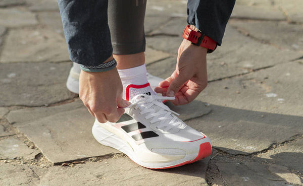 Phong cách thường ngày với giày thể thao nam siêu nhẹ adidas Adizero