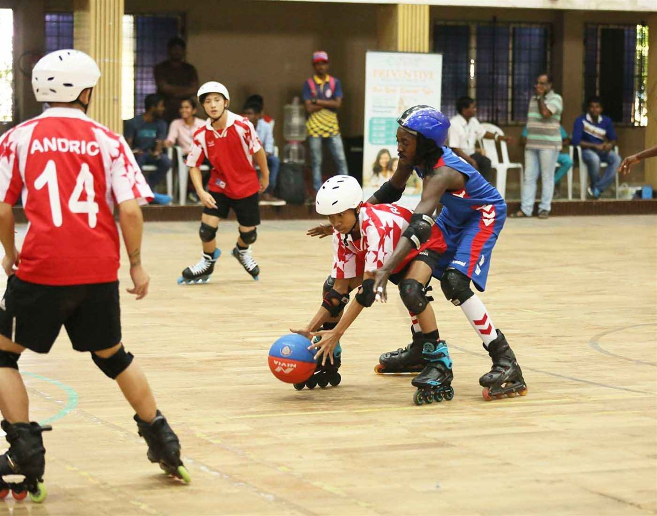 Roll Ball, patin kết hợp bóng rổ, bóng đá, bóng ném