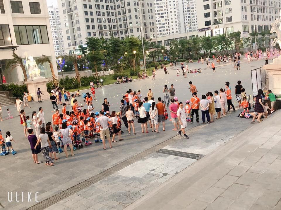 Sân trượt patin rộng rãi tại khu đô thị An Bình, nơi bạn có thể tìm dịch vụ cho thuê giày patin tiện lợi.