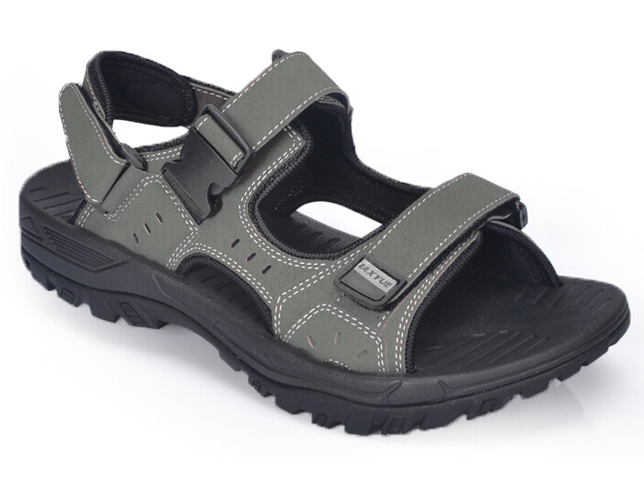 Sandal nam big size điều chỉnh quai, thích hợp với nhiều kích cỡ bàn chân.