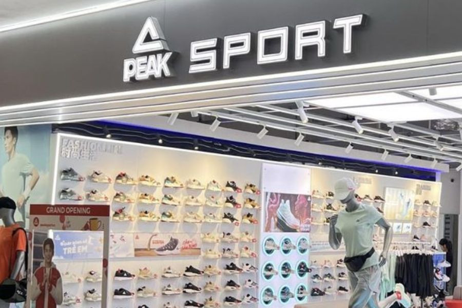 Shark Shop cung cấp giày thể thao nam chính hãng từ các thương hiệu lớn tại Hà Nội