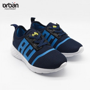 Sneaker bé trai với tông màu xanh dương và cam nổi bật, thiết kế bền chắc