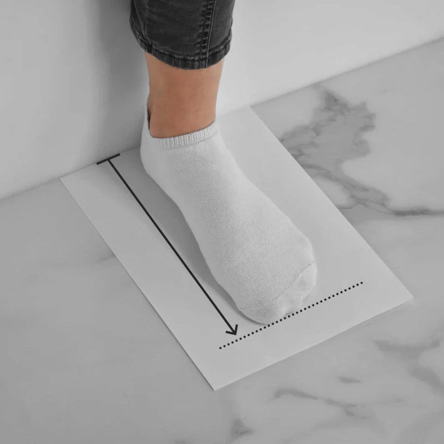 Sơ đồ minh họa cách đo chân bằng giấy A4 để chọn size giày Nike phù hợp