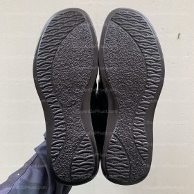 so sánh đế giày sneaker cũ và đế giày mới được thay thế